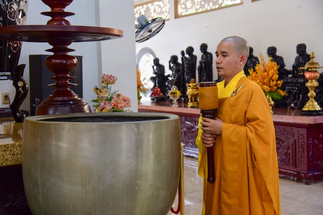 Pratimoksa commandment rite and precept listen at Hoang Phap pagoda